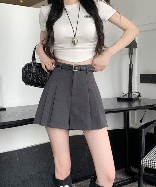 LETee(レティー)の「プリーツショートパンツ/(その他パンツ・レディース・グレー/ブラック・M/L/SMALL)」の9枚目の写真