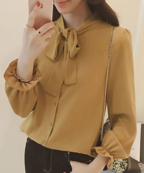 SallyLunn(サリーラン)の「リボンネックカジュアルシャツ(シャツ/ブラウス・レディース・イエロー/ホワイト/ブラウン・MEDIUM/LARGE)」の3枚目の写真