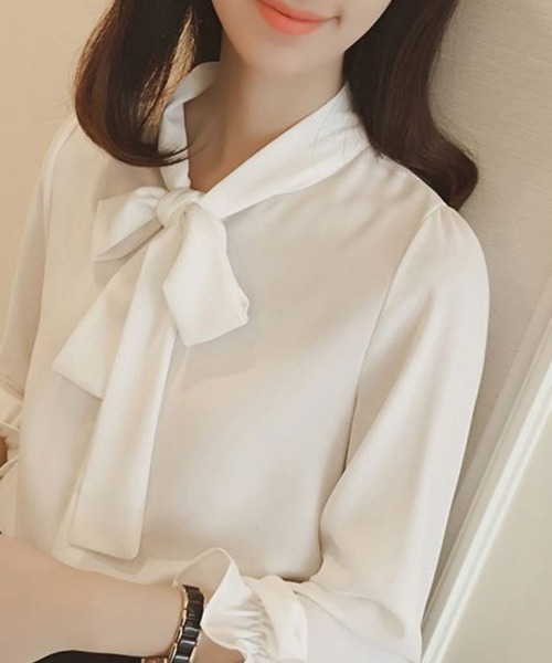 SallyLunn(サリーラン)の「リボンネックカジュアルシャツ(シャツ/ブラウス・レディース・イエロー/ホワイト/ブラウン・MEDIUM/LARGE)」の11枚目の写真