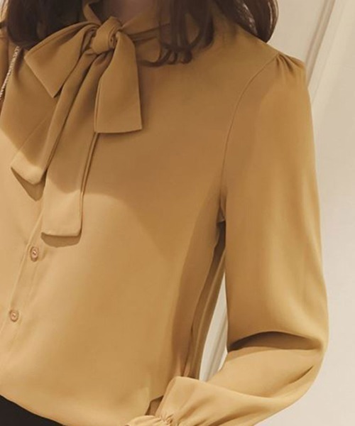 SallyLunn(サリーラン)の「リボンネックカジュアルシャツ(シャツ/ブラウス・レディース・イエロー/ホワイト/ブラウン・MEDIUM/LARGE)」の8枚目の写真