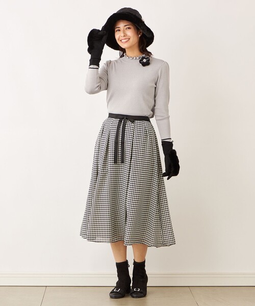 TO BE CHIC(トゥー ビー シック)の「フリルハイネック ニット(ニット/セーター・レディース・グレー系その他2/グリーン系その他3/レッド系その他/ブラック/オフホワイト/ピンク系その他2・40/42)」の8枚目の写真