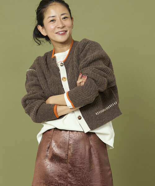 Freada（フリーダ）の「Freada/フリーダ ショート丈 配色 ニットカーディガン（カーディガン/ボレロ・レディース・ダークブラウン/グレー・ONE SIZE）」の14枚目の写真