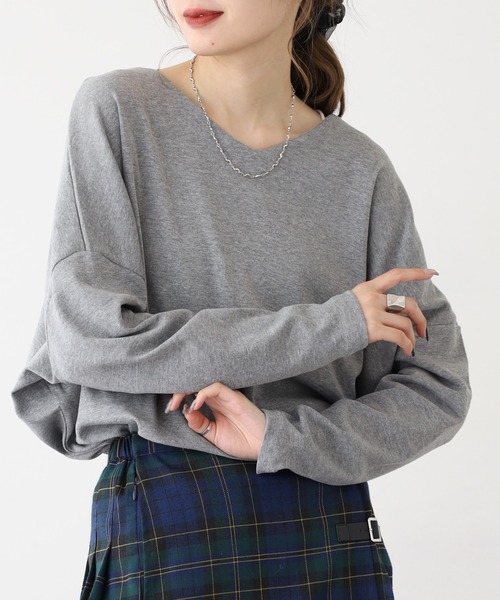 atONE(アットワン)の「ドルマンスリーブVネックTシャツ(Tシャツ/カットソー・レディース・ネイビー/バーガンディー/杢グレー/チャコールグレー/オフホワイト/グレイッシュベージュ/カーキ/ブラック・4L/L/M/LL/3L)」の5枚目の写真