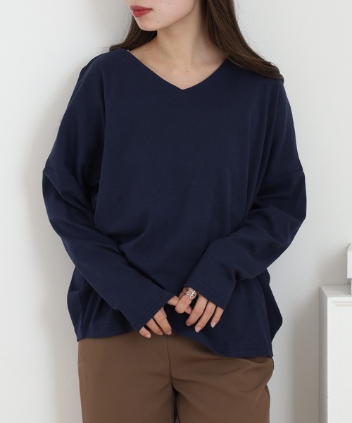atONE(アットワン)の「ドルマンスリーブVネックTシャツ(Tシャツ/カットソー・レディース・ネイビー/バーガンディー/杢グレー/チャコールグレー/オフホワイト/グレイッシュベージュ/カーキ/ブラック・4L/L/M/LL/3L)」の1枚目の写真