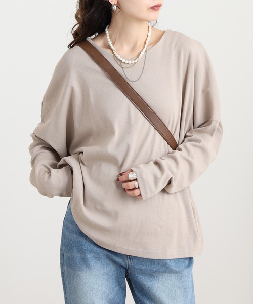 atONE(アットワン)の「ドルマンスリーブVネックTシャツ(Tシャツ/カットソー・レディース・ネイビー/バーガンディー/杢グレー/チャコールグレー/オフホワイト/グレイッシュベージュ/カーキ/ブラック・4L/L/M/LL/3L)」の6枚目の写真