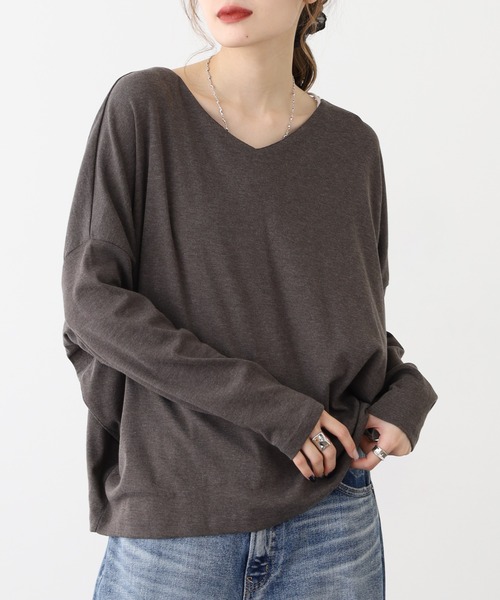 atONE(アットワン)の「ドルマンスリーブVネックTシャツ(Tシャツ/カットソー・レディース・ネイビー/バーガンディー/杢グレー/チャコールグレー/オフホワイト/グレイッシュベージュ/カーキ/ブラック・4L/L/M/LL/3L)」の4枚目の写真