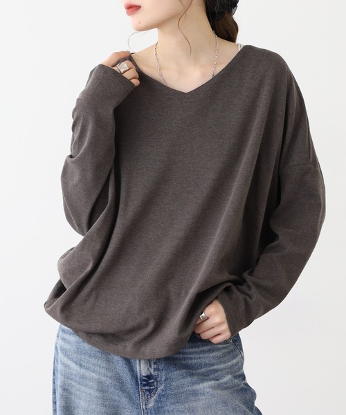 atONE(アットワン)の「ドルマンスリーブVネックTシャツ(Tシャツ/カットソー・レディース・ネイビー/バーガンディー/杢グレー/チャコールグレー/オフホワイト/グレイッシュベージュ/カーキ/ブラック・4L/L/M/LL/3L)」の18枚目の写真