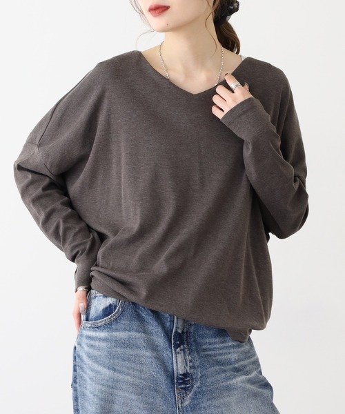 atONE(アットワン)の「ドルマンスリーブVネックTシャツ(Tシャツ/カットソー・レディース・ネイビー/バーガンディー/杢グレー/チャコールグレー/オフホワイト/グレイッシュベージュ/カーキ/ブラック・4L/L/M/LL/3L)」の19枚目の写真