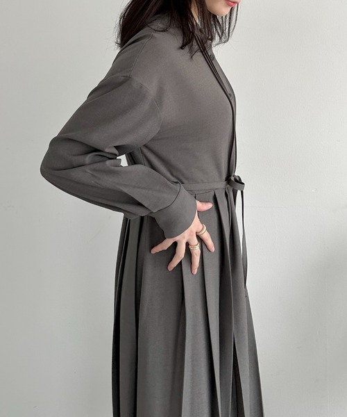 Doux archives（ドゥアルシーヴ）の「ピンタックプリーツワンピース（ワンピース・レディース・グレー/ネイビー/グリーン・FREE）」の15枚目の写真