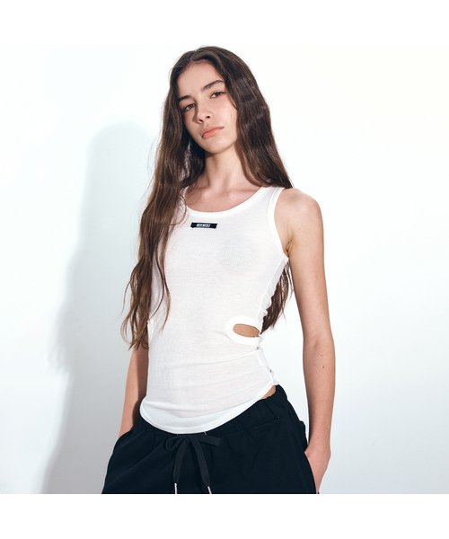 NICK&NICOLE(ニックアンドニコール)の「OPENING SLEEVELESS TOP_WHITE(Tシャツ/カットソー・レディース・ホワイト・FREE)」の1枚目の写真