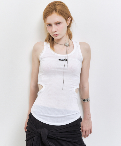 NICK&NICOLE(ニックアンドニコール)の「OPENING SLEEVELESS TOP_WHITE(Tシャツ/カットソー・レディース・ホワイト・FREE)」の2枚目の写真