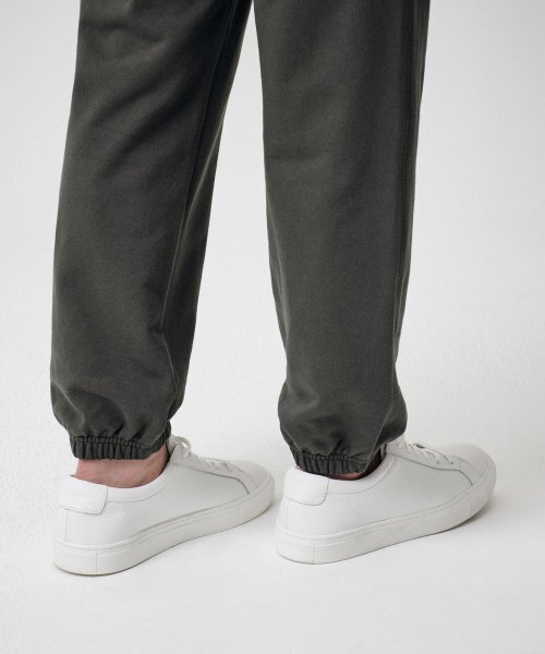 MUSINSA STANDARD（ムシンサスタンダード）の「スウェットパンツ【ダスティカーキ】（スウェットパンツ・メンズ・その他・MEDIUM/SMALL）」の8枚目の写真