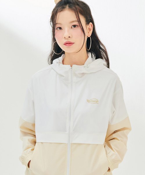 CHASECULT(チェイスカルト)の「女性スポーティブフードジップアップ-DBRG4172C05(パーカー・レディース・オートミール・85/90)」の2枚目の写真