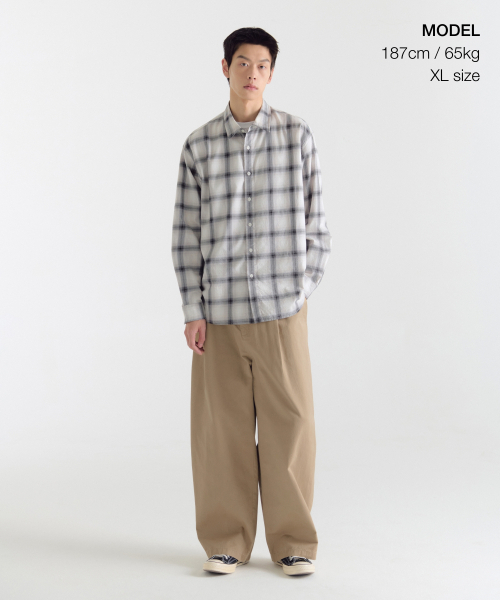MUSINSA STANDARD（ムシンサスタンダード）の「リラックスドオンブレチェックシャツ[ホワイト/ブラック]（シャツ/ブラウス・メンズ・その他・SMALL/MEDIUM/LARGE/X-LARGE/XX-LARGE）」の2枚目の写真