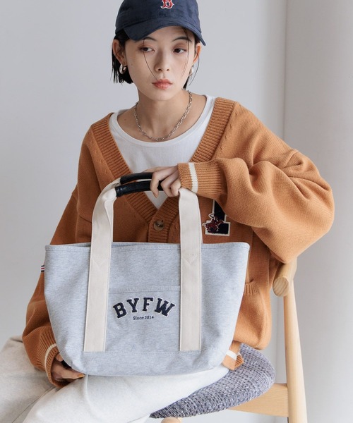 BAYFLOW（ベイフロー）の「[A4サイズ収納可能]スウェットロゴトートM（トートバッグ・レディース・グレー・FREE）」の6枚目の写真