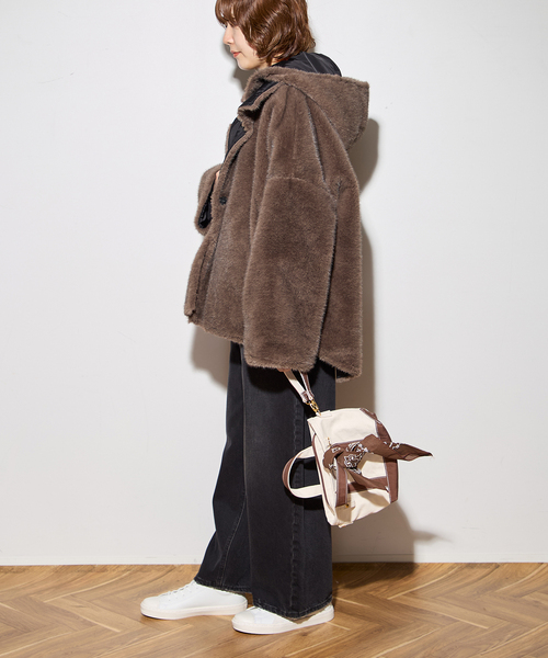 collection PRIVEE?(コレクションプリヴェ)の「【COLLECTION PRIVEE?】 WOMAN ECO-FUR JACKET:ジャケット(その他アウター・レディース・ブラック系その他・44/42)」の9枚目の写真