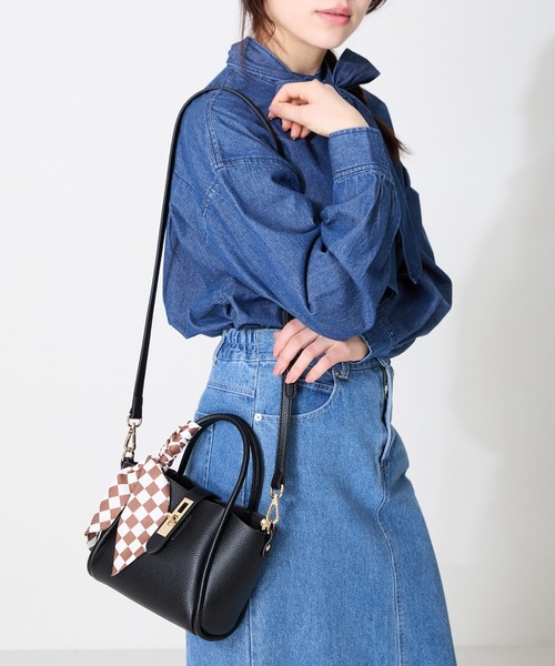 MISCH MASCH(ミッシュマッシュ)の「ギャザーハンドチェーン付きバッグ(ハンドバッグ・レディース・ベージュ/ブラック・フリ-)」の1枚目の写真
