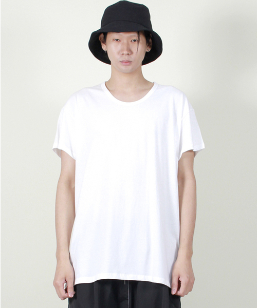 DEMARC(ドゥマーク)の「30番手コットンUネックアシンメトリーハーフTシャツホワイト(Tシャツ/カットソー・メンズ・その他・LARGE/MEDIUM)」の1枚目の写真