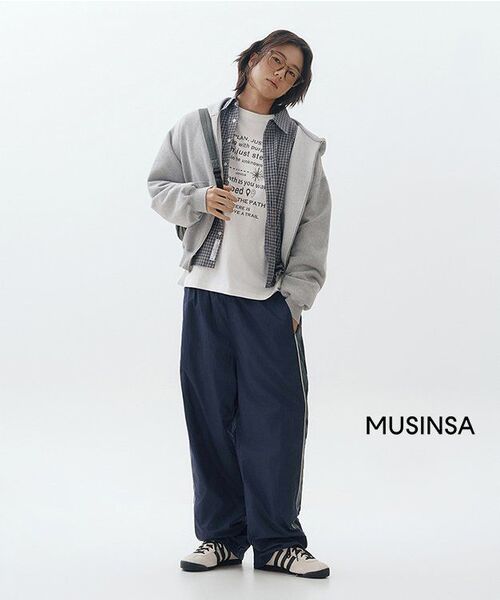 9999ARCHIVE(9999アーカイブ)の「Vintage Big Logo Hood Zip-UP (2WAY)(パーカー・レディース・ライトグレー・2/3)」の7枚目の写真