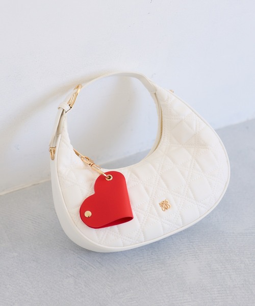 VIS(ビス)の「ハートチャーム付き2WAYキルトバッグ(ハンドバッグ・レディース・オフホワイト/ブラック/ピンク系その他2・FREE)」の2枚目の写真