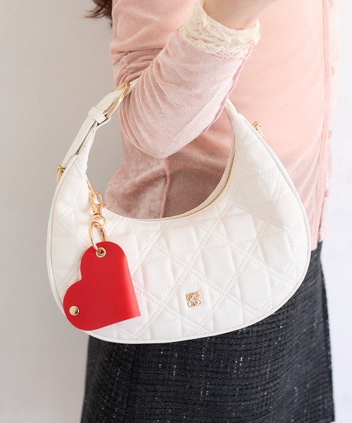 VIS(ビス)の「ハートチャーム付き2WAYキルトバッグ(ハンドバッグ・レディース・オフホワイト/ブラック/ピンク系その他2・FREE)」の7枚目の写真