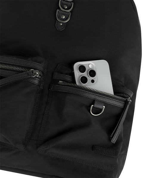 MAHAGRID(マハグリッド)の「『mahagrid/マハグリッド』 Two-Pocket Backpack/ツーポケットバックパック(バックパック/リュック・レディース・アイボリー/ブラック・FREE)」の8枚目の写真