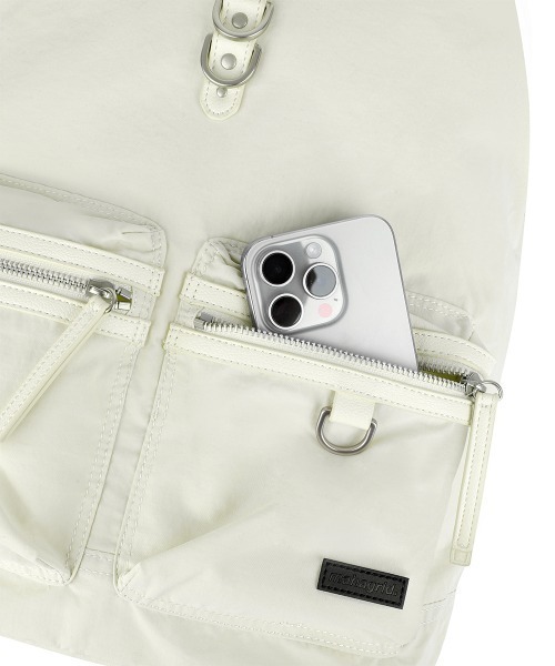 MAHAGRID(マハグリッド)の「『mahagrid/マハグリッド』 Two-Pocket Backpack/ツーポケットバックパック(バックパック/リュック・レディース・アイボリー/ブラック・FREE)」の14枚目の写真
