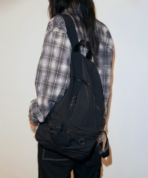 MAHAGRID(マハグリッド)の「『mahagrid/マハグリッド』 Two-Pocket Backpack/ツーポケットバックパック(バックパック/リュック・レディース・アイボリー/ブラック・FREE)」の3枚目の写真
