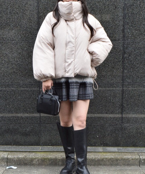 &soiree(アンドソワレ)の「ボリュームスリーブスタンドブルゾン(ブルゾン・レディース・ブラック/アイボリー・MEDIUM)」の4枚目の写真