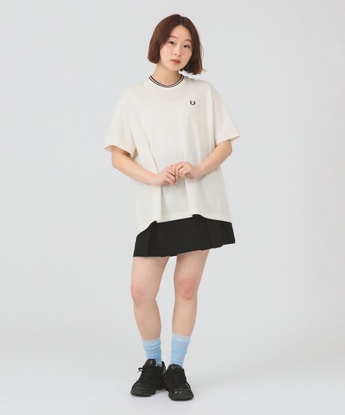 FRED PERRY（フレッドペリー）の「【別注】FRED PERRY / リラックスド ピケ Tシャツ　　26SS フレッドペリー 洗える オーバーサイズ リラックス モード メンズライク ロゴT フレアシルエット 鹿の子 ポロ（Tシャツ/カットソー・レディース・ナチュラル/ブラック/サックスブルー・10）」の8枚目の写真