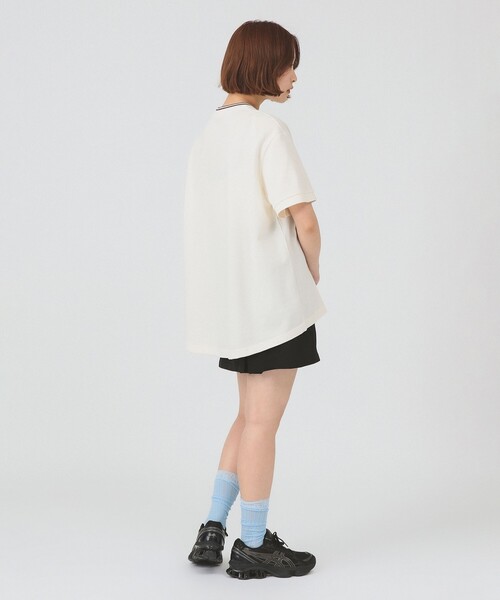 FRED PERRY（フレッドペリー）の「【別注】FRED PERRY / リラックスド ピケ Tシャツ　　26SS フレッドペリー 洗える オーバーサイズ リラックス モード メンズライク ロゴT フレアシルエット 鹿の子 ポロ（Tシャツ/カットソー・レディース・ナチュラル/ブラック/サックスブルー・10）」の10枚目の写真