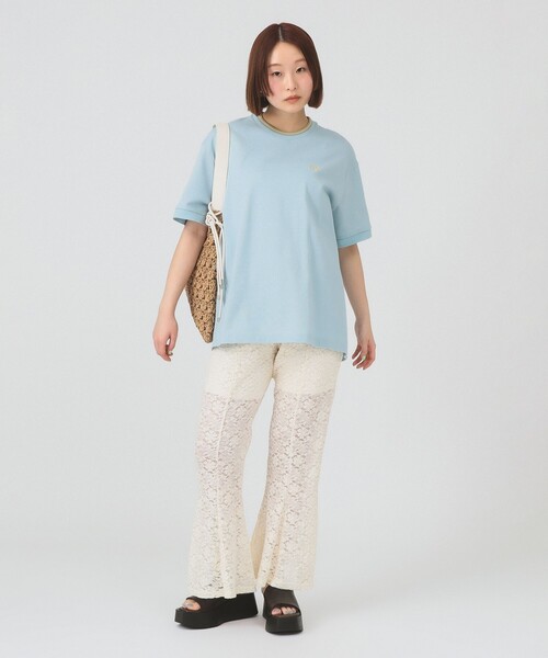 FRED PERRY（フレッドペリー）の「【別注】FRED PERRY / リラックスド ピケ Tシャツ　　26SS フレッドペリー 洗える オーバーサイズ リラックス モード メンズライク ロゴT フレアシルエット 鹿の子 ポロ（Tシャツ/カットソー・レディース・ナチュラル/ブラック/サックスブルー・10）」の12枚目の写真