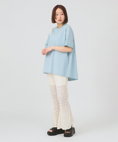 FRED PERRY（フレッドペリー）の「【別注】FRED PERRY / リラックスド ピケ Tシャツ　　26SS フレッドペリー 洗える オーバーサイズ リラックス モード メンズライク ロゴT フレアシルエット 鹿の子 ポロ（Tシャツ/カットソー・レディース・ナチュラル/ブラック/サックスブルー・10）」の13枚目の写真