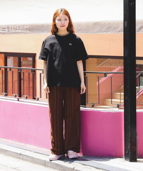 FRED PERRY（フレッドペリー）の「【別注】FRED PERRY / リラックスド ピケ Tシャツ　　26SS フレッドペリー 洗える オーバーサイズ リラックス モード メンズライク ロゴT フレアシルエット 鹿の子 ポロ（Tシャツ/カットソー・レディース・ナチュラル/ブラック/サックスブルー・10）」の16枚目の写真