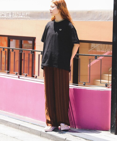 FRED PERRY（フレッドペリー）の「【別注】FRED PERRY / リラックスド ピケ Tシャツ　　26SS フレッドペリー 洗える オーバーサイズ リラックス モード メンズライク ロゴT フレアシルエット 鹿の子 ポロ（Tシャツ/カットソー・レディース・ナチュラル/ブラック/サックスブルー・10）」の17枚目の写真