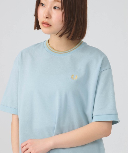 FRED PERRY（フレッドペリー）の「【別注】FRED PERRY / リラックスド ピケ Tシャツ　　26SS フレッドペリー 洗える オーバーサイズ リラックス モード メンズライク ロゴT フレアシルエット 鹿の子 ポロ（Tシャツ/カットソー・レディース・ナチュラル/ブラック/サックスブルー・10）」の3枚目の写真