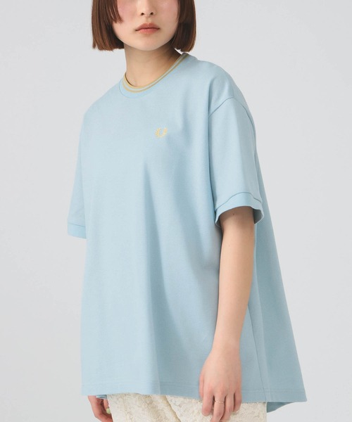 FRED PERRY（フレッドペリー）の「【別注】FRED PERRY / リラックスド ピケ Tシャツ　　26SS フレッドペリー 洗える オーバーサイズ リラックス モード メンズライク ロゴT フレアシルエット 鹿の子 ポロ（Tシャツ/カットソー・レディース・ナチュラル/ブラック/サックスブルー・10）」の6枚目の写真