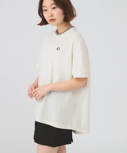 FRED PERRY（フレッドペリー）の「【7/31再値下げ】【別注】FRED PERRY / リラックスド ピケ Tシャツ / 26SS フレッドペリー 洗える オーバーサイズ リラックス モード メンズライク ロゴT フレアシルエット 鹿の子 ポロ（Tシャツ/カットソー・レディース・ナチュラル/ブラック/サックスブルー・10）」の6枚目の写真