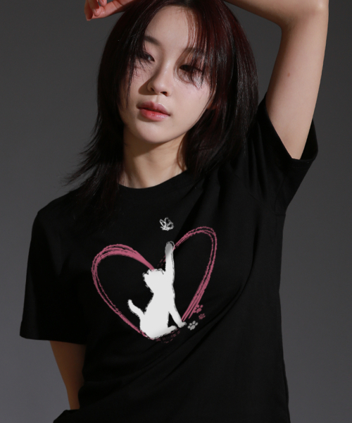 LIKE THE MOST(ライクザモースト)の「ウーマンフリキャットレギュラーハーフスリーブTシャツ_ブラック(Tシャツ/カットソー・レディース・ブラック・S/M/L)」の1枚目の写真