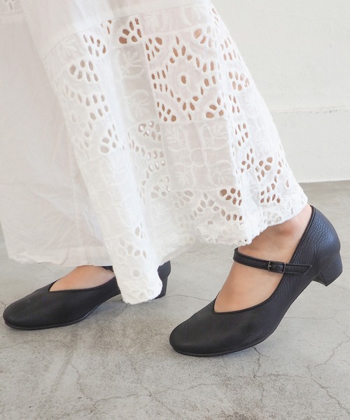 ENあしながおじさん（エンアシナガオジサン）の「防水│ストラップパンプス　3760009（パンプス・レディース・クリアブラック/ベージュ/ブラック・22.5cm/24.5cm/24cm/23.5cm/23cm）」の2枚目の写真