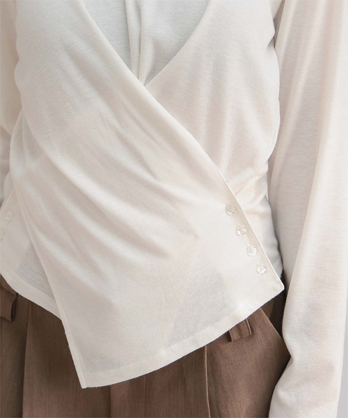 miette(ミエット)の「サイドボタンカシュクールトップス(Tシャツ/カットソー・レディース・ブラック/オフホワイト/杢グレー/ブラウン・S/M/L)」の12枚目の写真