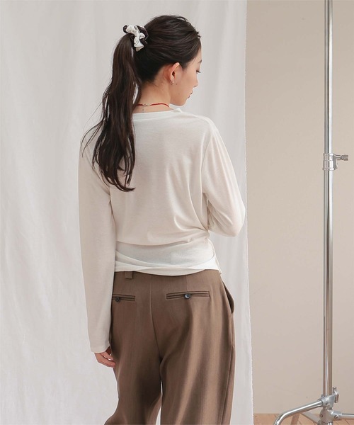 miette(ミエット)の「サイドボタンカシュクールトップス(Tシャツ/カットソー・レディース・ブラック/オフホワイト/杢グレー/ブラウン・S/M/L)」の13枚目の写真