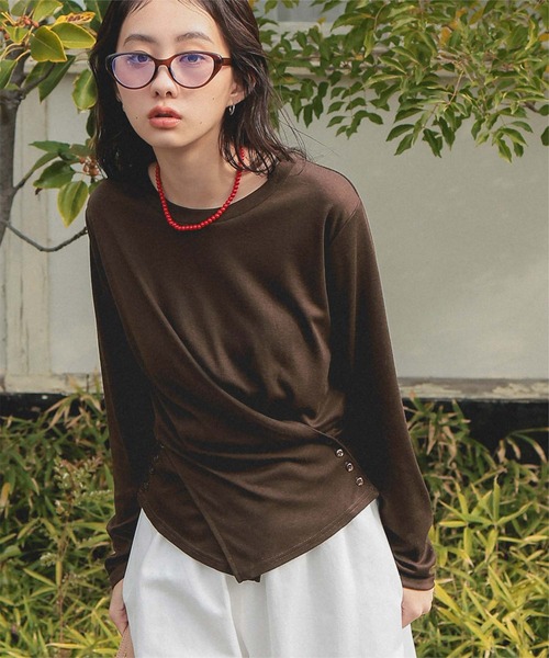 miette(ミエット)の「サイドボタンカシュクールトップス(Tシャツ/カットソー・レディース・ブラック/オフホワイト/杢グレー/ブラウン・S/M/L)」の6枚目の写真