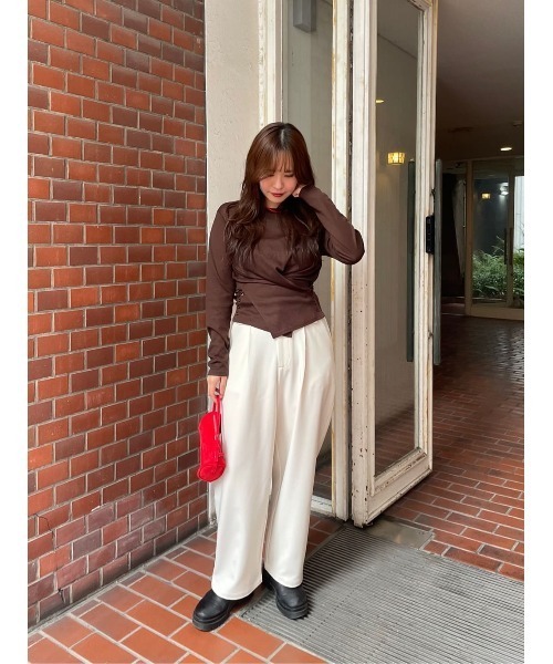 miette(ミエット)の「サイドボタンカシュクールトップス(Tシャツ/カットソー・レディース・ブラック/オフホワイト/杢グレー/ブラウン・S/M/L)」の9枚目の写真