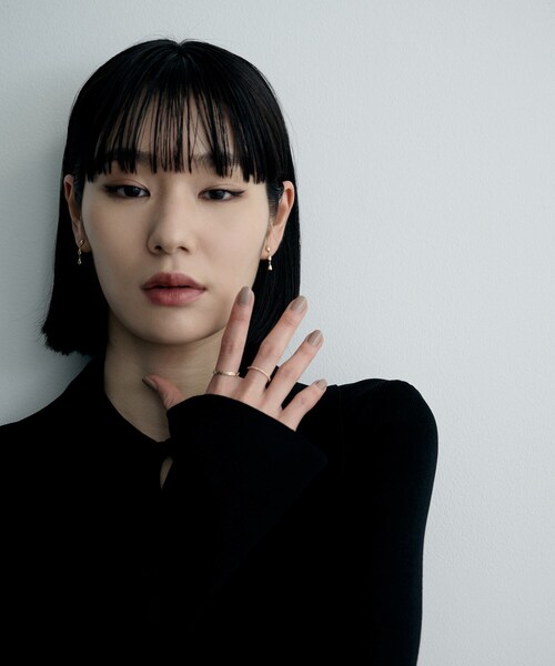 COCOSHNIK ONKITSCH(ココシュニックオンキッチュ)の「K10ホロウトリプルペアシェイプピアス(ピアス(両耳用)・レディース・イエローゴールド・00)」の7枚目の写真