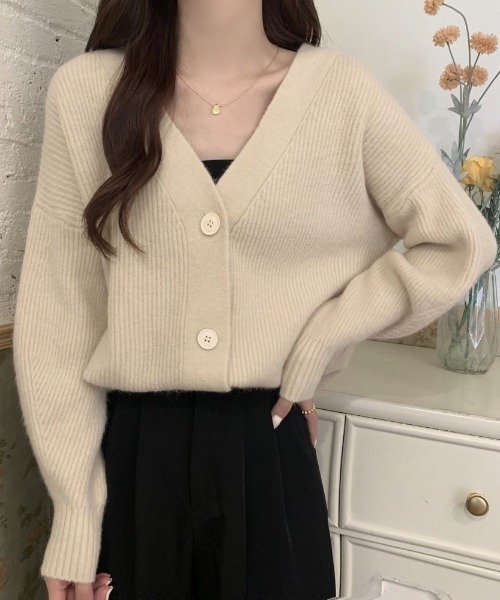 Beststore(ベストストア)の「フェミニン ニットカーディガン ゆったり レディース(カーディガン/ボレロ・レディース・イエロー/パープル/ベージュ/ワインレッド/ピンク/ライトグリーン/ブルー/ブラック/アイボリー/オレンジ・FREE)」の4枚目の写真
