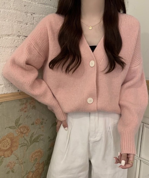 Beststore(ベストストア)の「フェミニン ニットカーディガン ゆったり レディース(カーディガン/ボレロ・レディース・イエロー/パープル/ベージュ/ワインレッド/ピンク/ライトグリーン/ブルー/ブラック/アイボリー/オレンジ・FREE)」の1枚目の写真