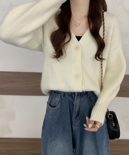 Beststore(ベストストア)の「フェミニン ニットカーディガン ゆったり レディース(カーディガン/ボレロ・レディース・イエロー/パープル/ベージュ/ワインレッド/ピンク/ライトグリーン/ブルー/ブラック/アイボリー/オレンジ・FREE)」の2枚目の写真