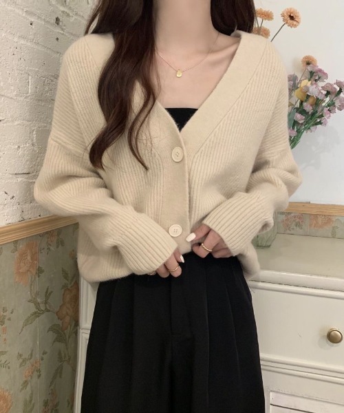Beststore(ベストストア)の「フェミニン ニットカーディガン ゆったり レディース(カーディガン/ボレロ・レディース・イエロー/パープル/ベージュ/ワインレッド/ピンク/ライトグリーン/ブルー/ブラック/アイボリー/オレンジ・FREE)」の11枚目の写真