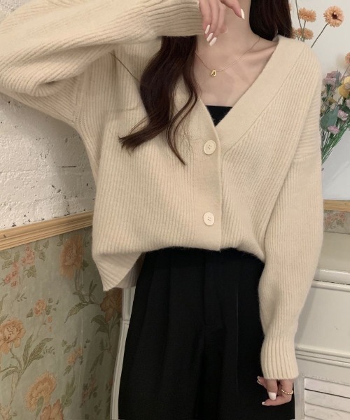 Beststore(ベストストア)の「フェミニン ニットカーディガン ゆったり レディース(カーディガン/ボレロ・レディース・イエロー/パープル/ベージュ/ワインレッド/ピンク/ライトグリーン/ブルー/ブラック/アイボリー/オレンジ・FREE)」の13枚目の写真